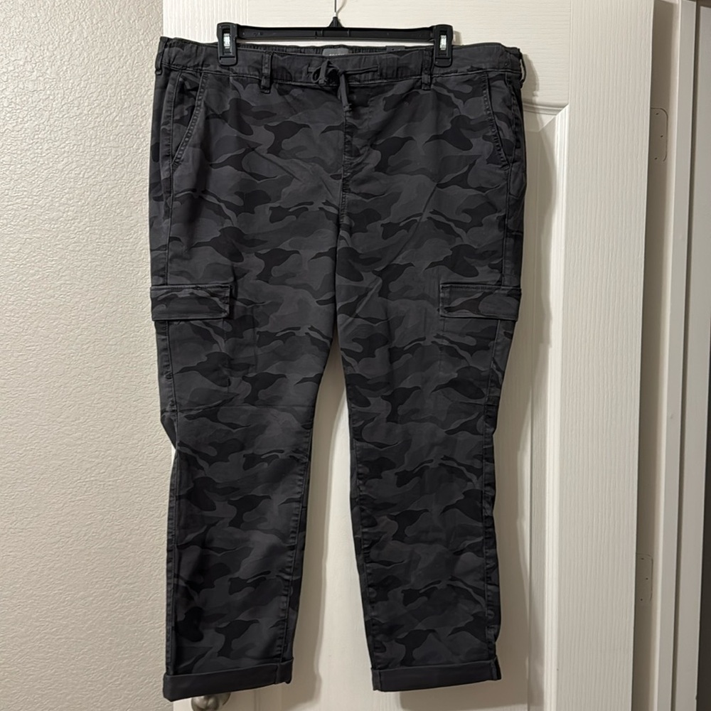 Torrid 3 camo pants NWT